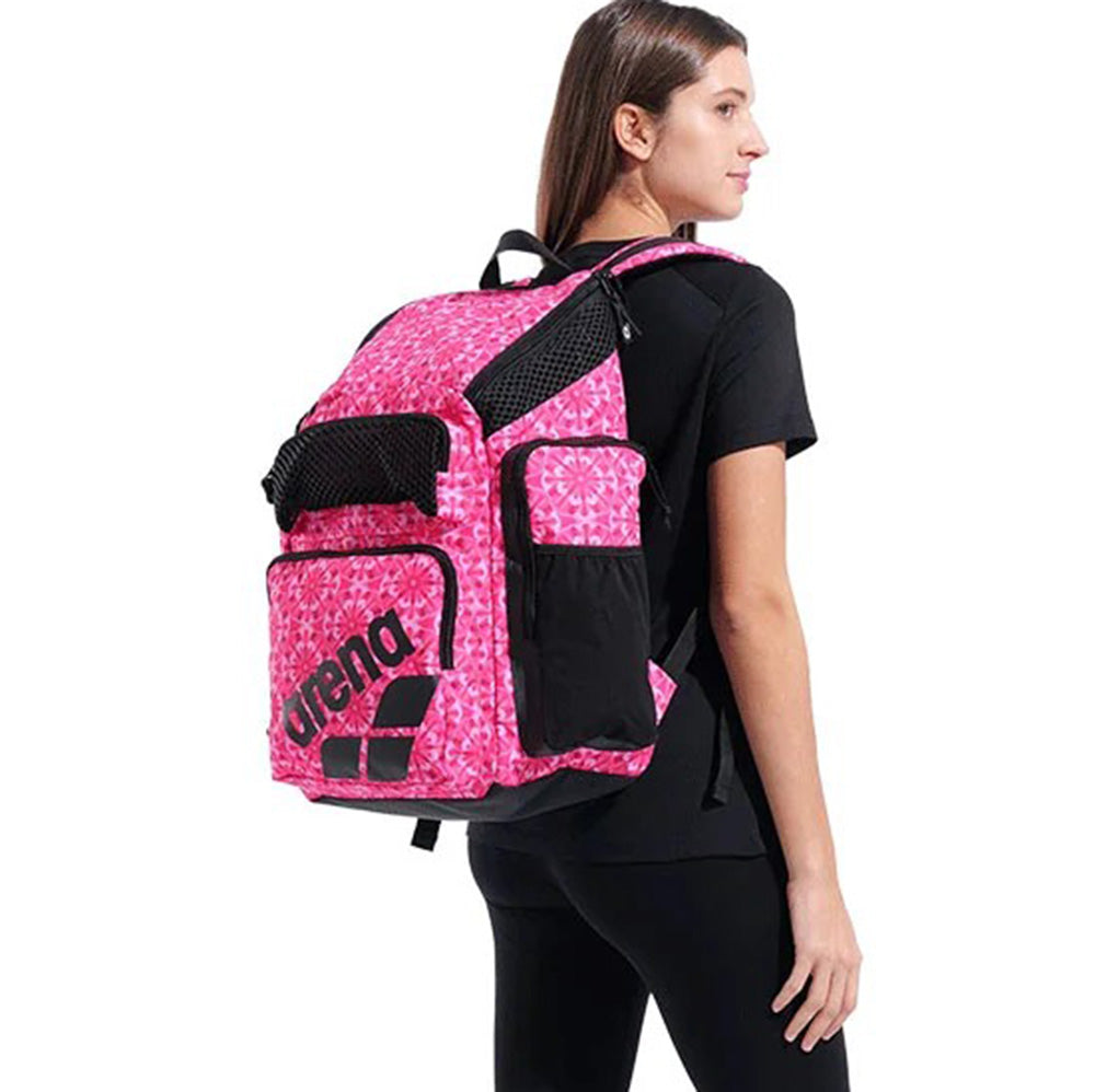 arena One Go Backpack 45 L with person