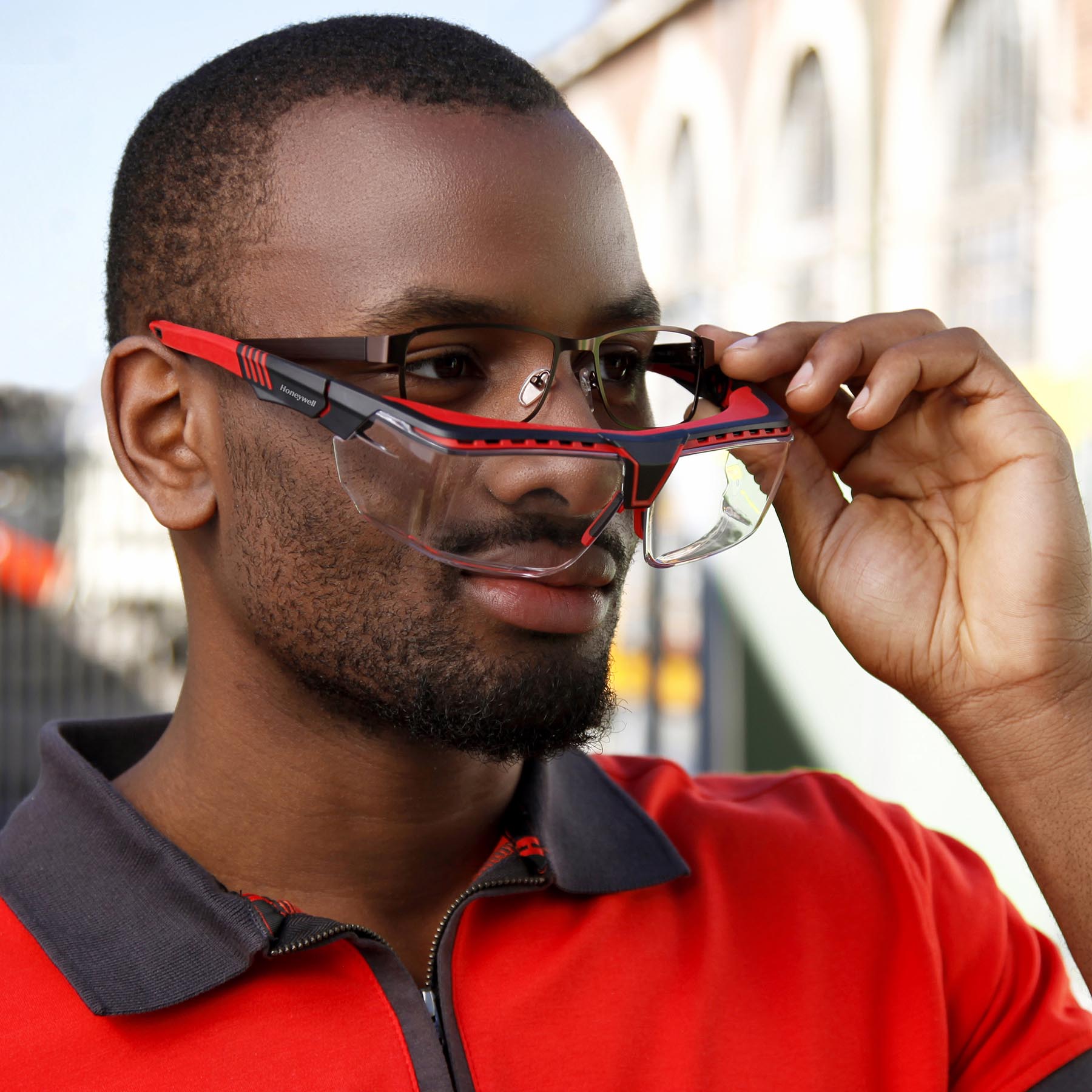 Honeywell  1035810 Avatar OTG Black Frame Clear Lens Anti-Scratch Coating  application